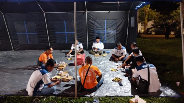 Menepati Janji Bupati Gus Fawait untuk Bersilaturahmi di Giat Acara “Bunga Desaku”, FSPMI Jember Menunggu Hingga Larut Malam