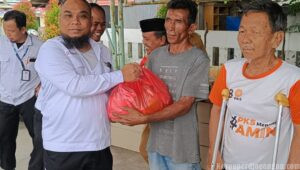 Serikat Pekerja FSPMI Musashi Kembali Bagikan Paket Sembako untuk Warga Sekitar