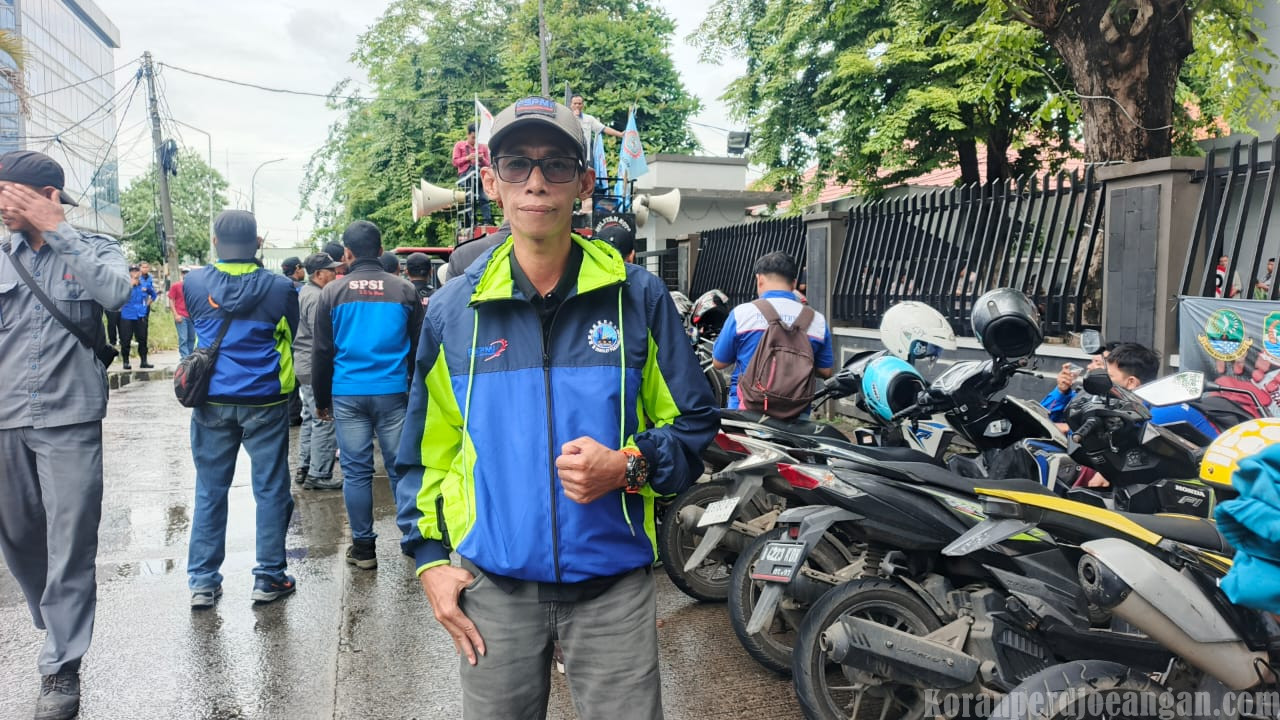 Masuki Tahap Akhir, Buruh Kota Bekasi Kawal Sidang Dewan Pengupahan