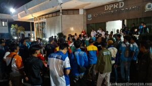 12 Jam Buruh Serang Banten Kawal Rapat Pleno UMK 2026
