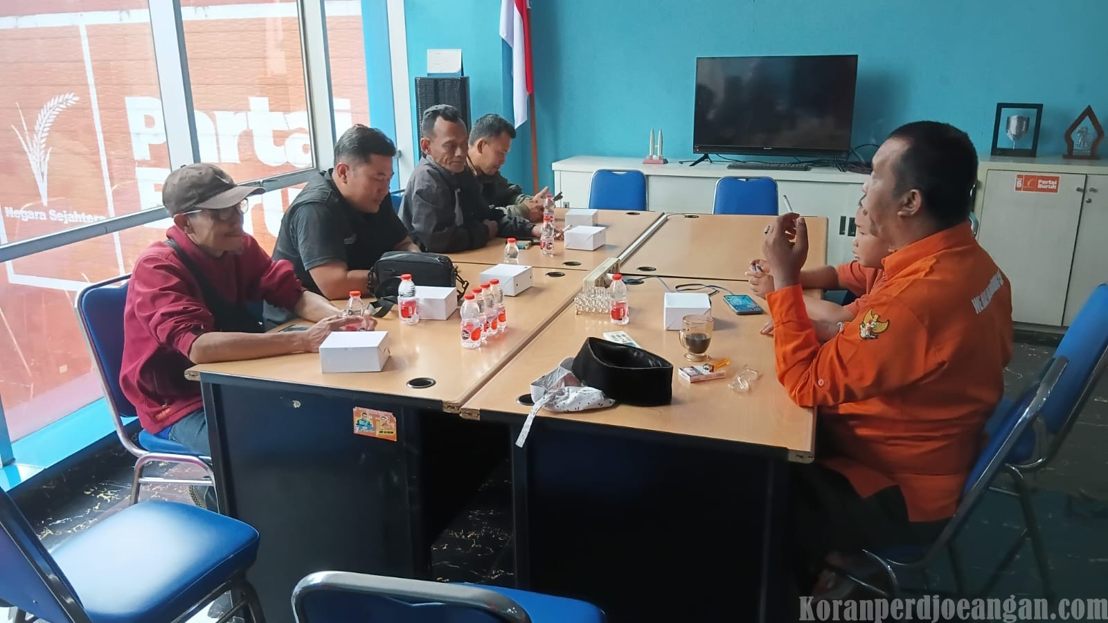 Posko Orange Partai Buruh Kawal Perjuangan Lawan PHK Sepihak