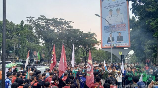 Buruh Bogor Kembali Menggugat Kebijakan Upah: Kenaikan 0,9 Persen Harga Mati