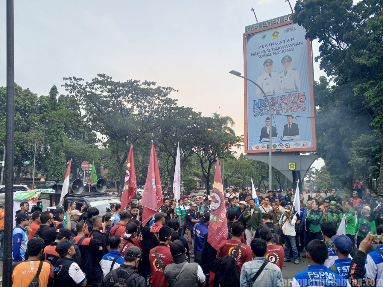 Buruh Bogor Kembali Menggugat Kebijakan Upah: Kenaikan 0,9 Persen Harga Mati