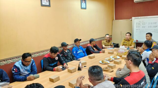 Ratusan Buruh FSPMI  Desak Pemkot Cimahi Revisi Indeks Kenaikan UMK