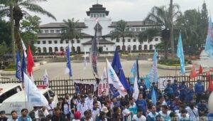 Buruh Jawa Barat Kepung Gedung Sate, Tolak “Permainan Belakang Meja” Kenaikan Upah 2026