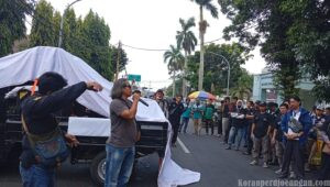 Aksi Buruh Bogor Diselimuti Duka, Seorang Pejuang Upah Gugur di Tengah Perjuangan