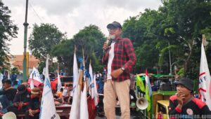 Buruh Jawa Timur Kembali Turun ke Jalan, Tolak Kenaikan UMP 2026 Berbasis Indeks 0,5