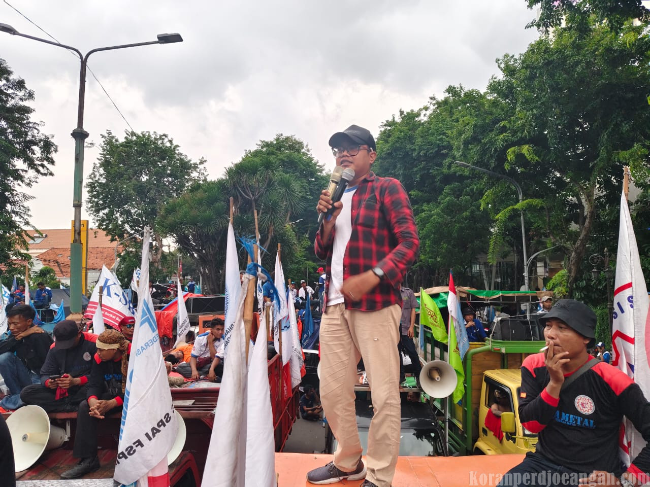 Buruh Jawa Timur Kembali Turun ke Jalan, Tolak Kenaikan UMP 2026 Berbasis Indeks 0,5