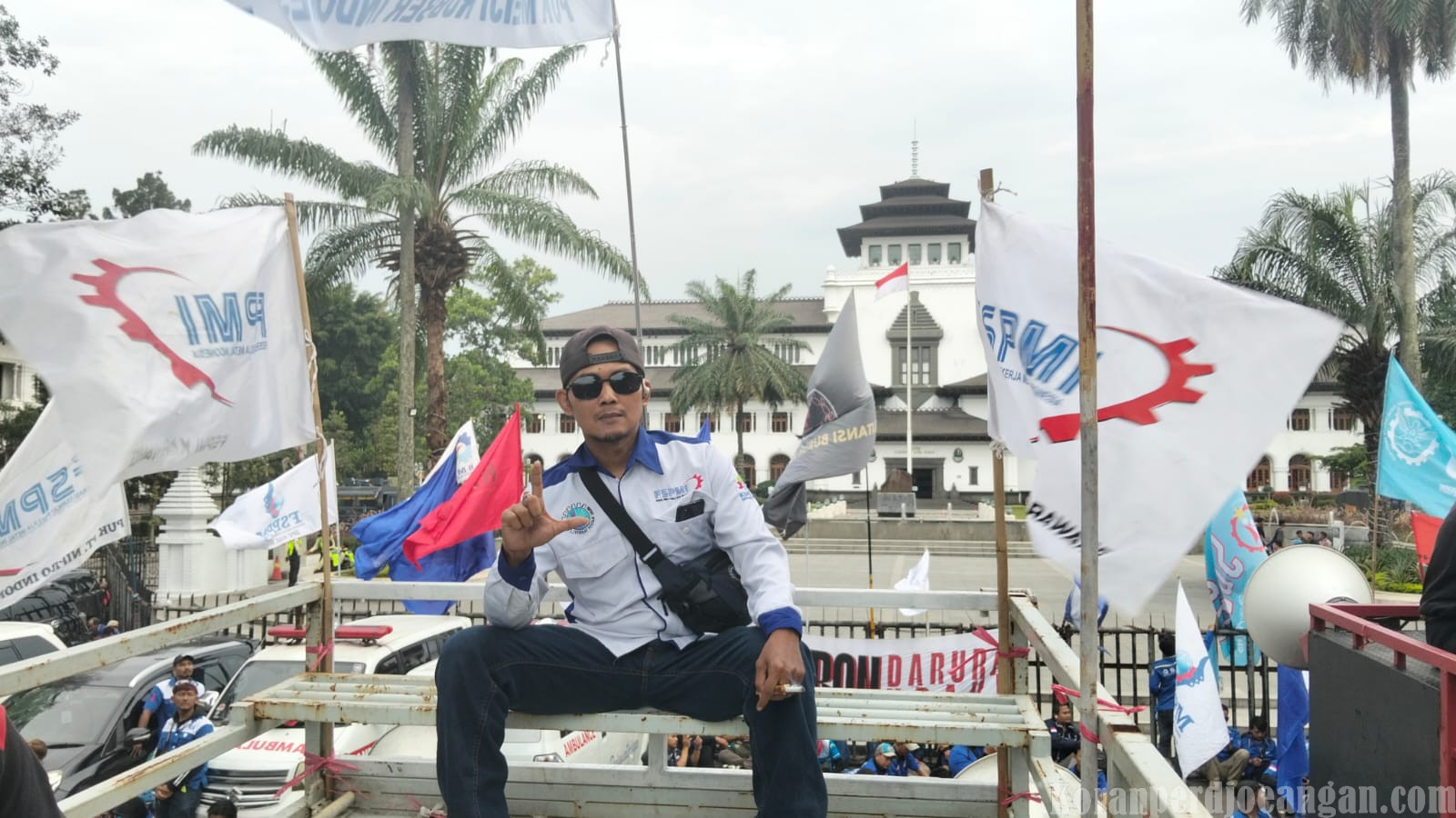 Sugianto, Staf PC SPL FSPMI Karawang, Turut Perkuat Barisan Aksi Buruh Jawa Barat di Gedung Sate