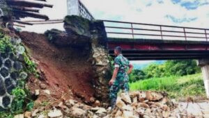 Banjir Terjang Wonogiri : Jembatan Kedung Sreni Ambrol dan Putus Akses ke Objek Wisata Spiritual Kahyangan Dlepih