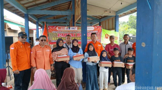 Exco Partai Buruh Cilacap dan KSPI Salurkan Bantuan untuk Korban Longsor Majenang