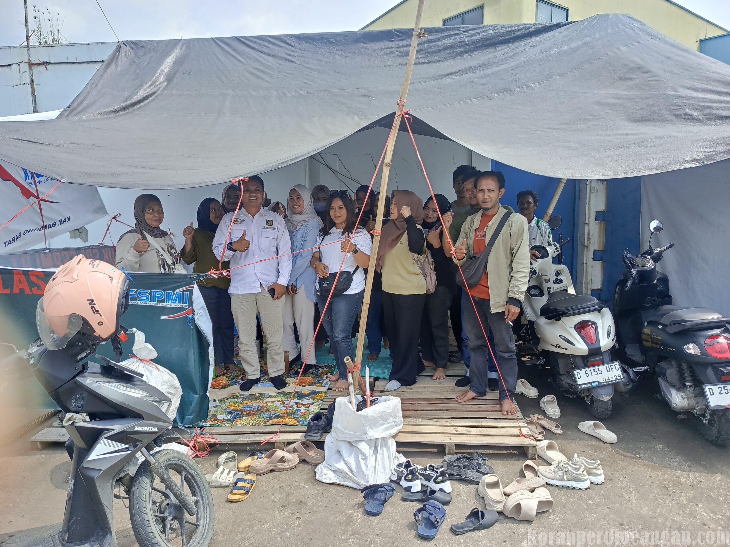 Pemdes Cangkorah Tunjukkan Kepedulian, Kunjungi Tenda Juang Buruh PT Namasindo Plas