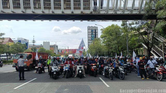 Tepati Janji, Ribuan Buruh Jawa Barat Datangi Istana Negara