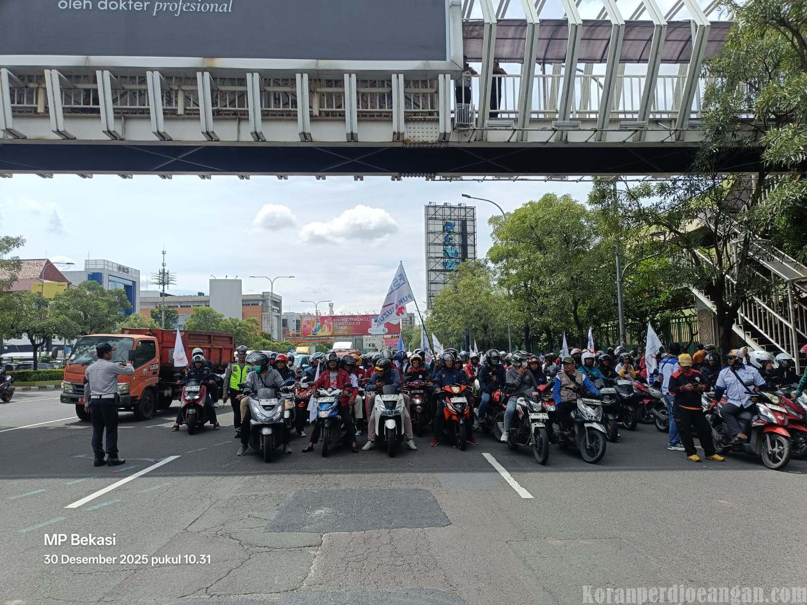 Tepati Janji, Ribuan Buruh Jawa Barat Datangi Istana Negara