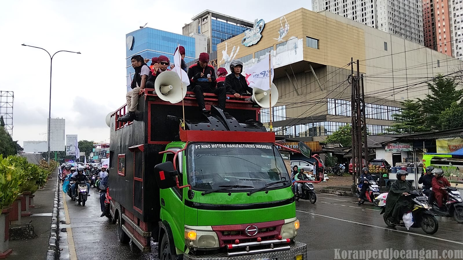 Serikat Pekerja FSPMI PT HMMI Kerahkan Pengurus dan Mobil Komando Kawal Konvoi Buruh Menuju Jakarta