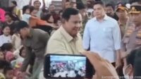 Presiden Prabowo Subianto Tinjau Langsung Posko Pengungsian Banjir di GOR Pandan