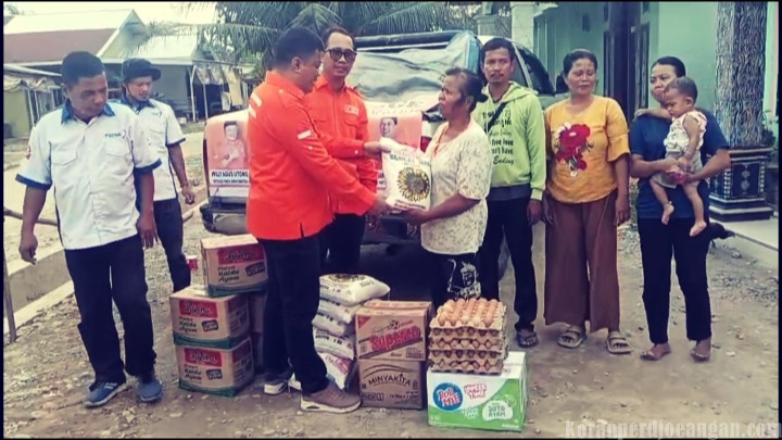 Bersama Partai Buruh Sumut, FSPMI Salurkan Bantuan ke Korban Bencana Banjir di Langkat dan Deli Serdang
