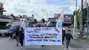 Buruh Jepara Long March Tolak Kenaikan UMK Indeks 0,7, Tuntut UMK 2026 Pakai Alfa 0,9