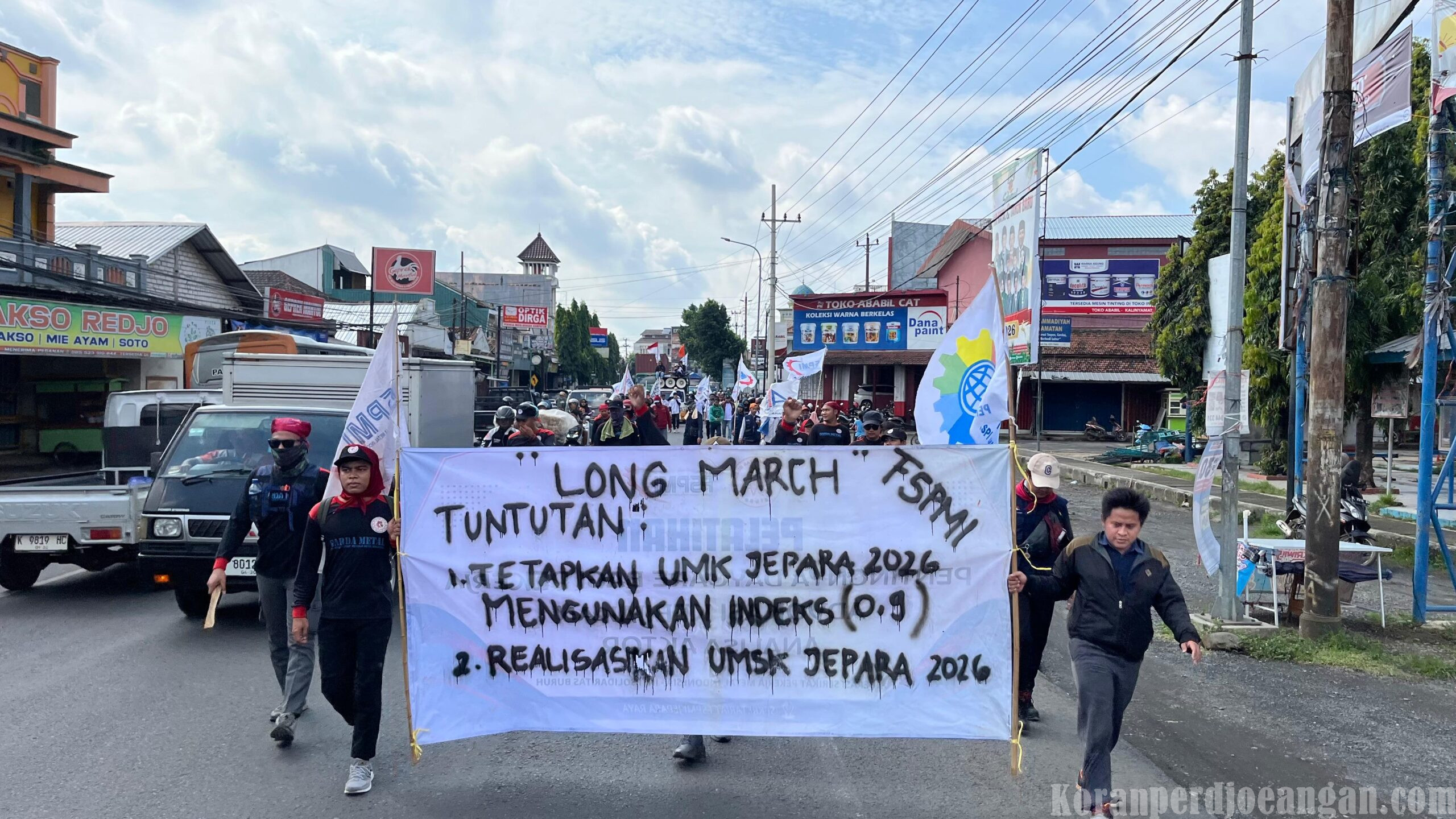 Buruh Jepara Long March Tolak Kenaikan UMK Indeks 0,7, Tuntut UMK 2026 Pakai Alfa 0,9