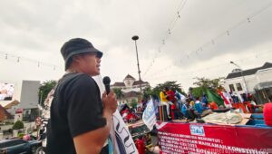 Buruh Jatim Tumpah di Jalan, Marah Atas Putusan Gubernur Terkait Kenaikan Upah 2026