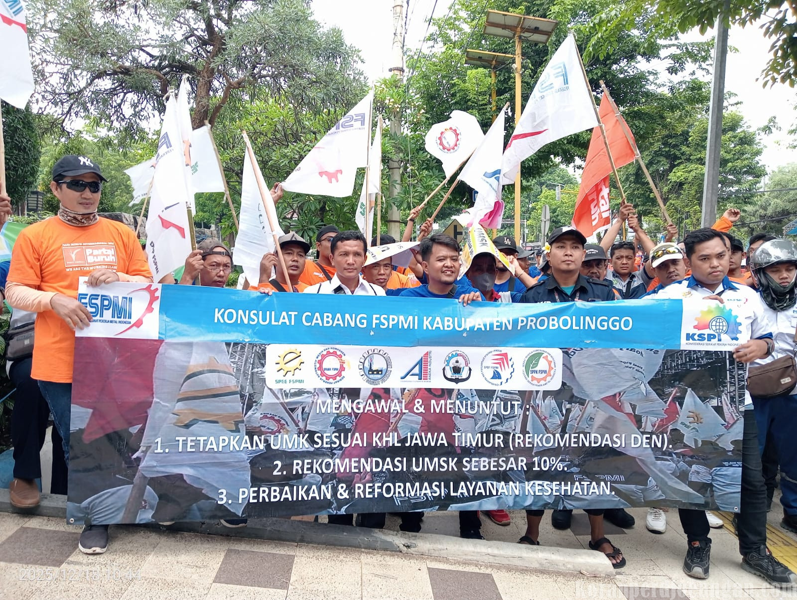 Sentil Ketimpangan Upah, Ketua KC FSPMI Probolinggo: Apa Patung Sapi Harus Digeser Agar Upah Setara dengan Pasuruan