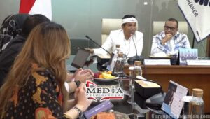 Alih-alih Dorong Revisi UMSK, Wamenaker Malah dukung Gubernur dan Pengusaha