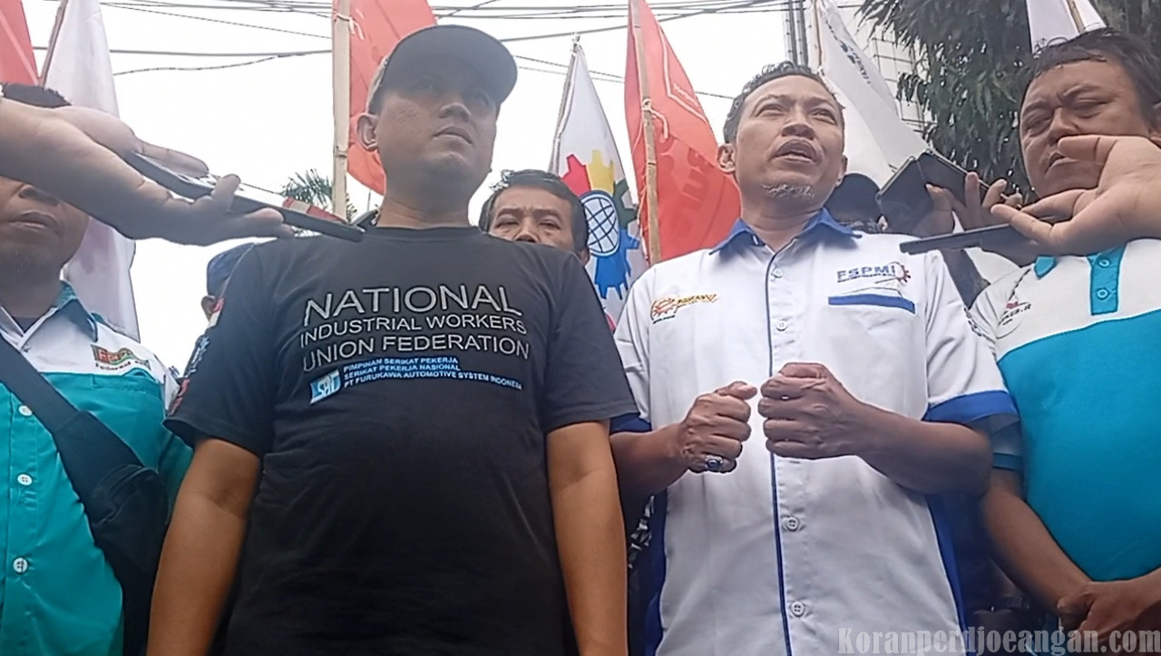 Aksi Buruh KSPI di Kemenaker Desak Copot Wamenaker