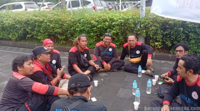 Garda Metal FSPMI Sambangi LPS Bela Ribuan Buruh PT Pakerin Tak Digaji Berbulan-bulan