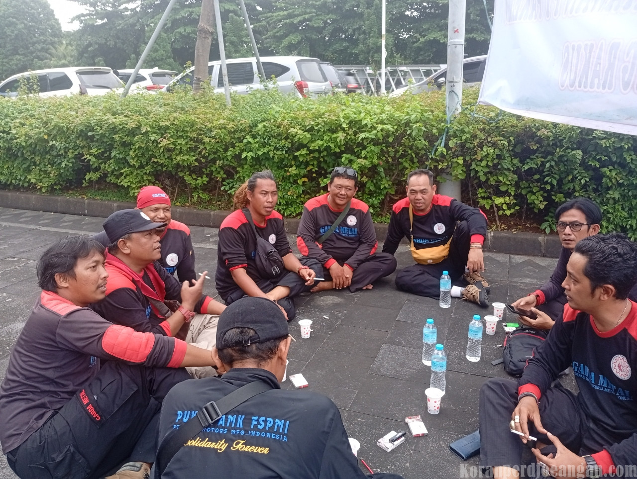 Garda Metal FSPMI Sambangi LPS Bela Ribuan Buruh PT Pakerin yang Tak Digaji Berbulan-bulan