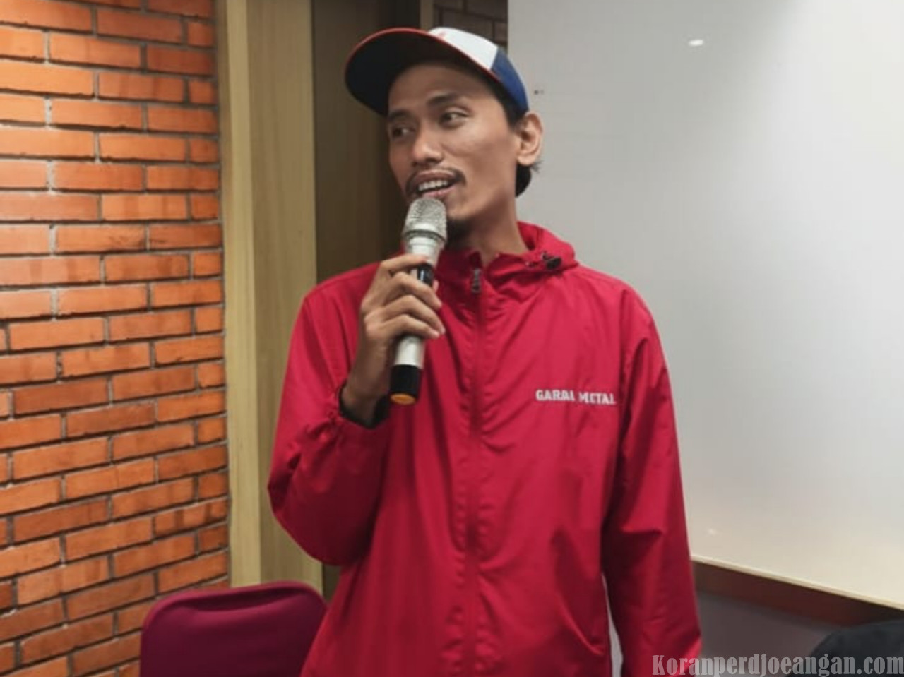 Jangan Mau Di-nina-bobokan, Membedah Agama yang Dijadikan Alat Obat Bius oleh Kaum Kapitalis