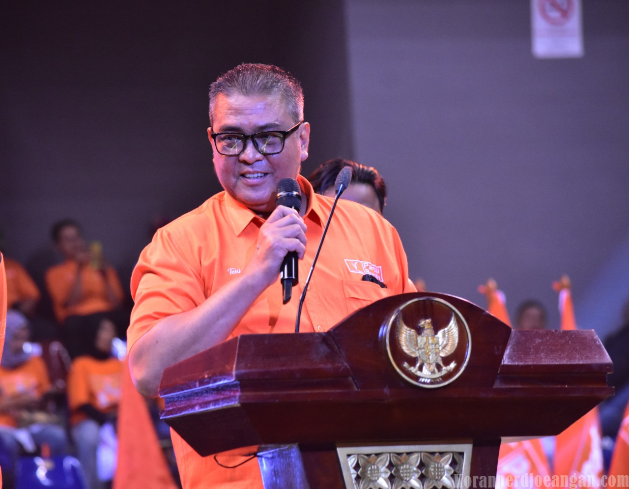 Ferri Nuzarli dalam Pembukaan Kongres V Partai Buruh: Panggung Panjang, Daftar Panjang, dan Harapan yang Tak Boleh Pendek