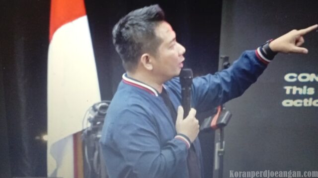 Thomas dan Algoritma: Ketika Politik Tak Lagi Bicara, Tapi Muncul di FYP