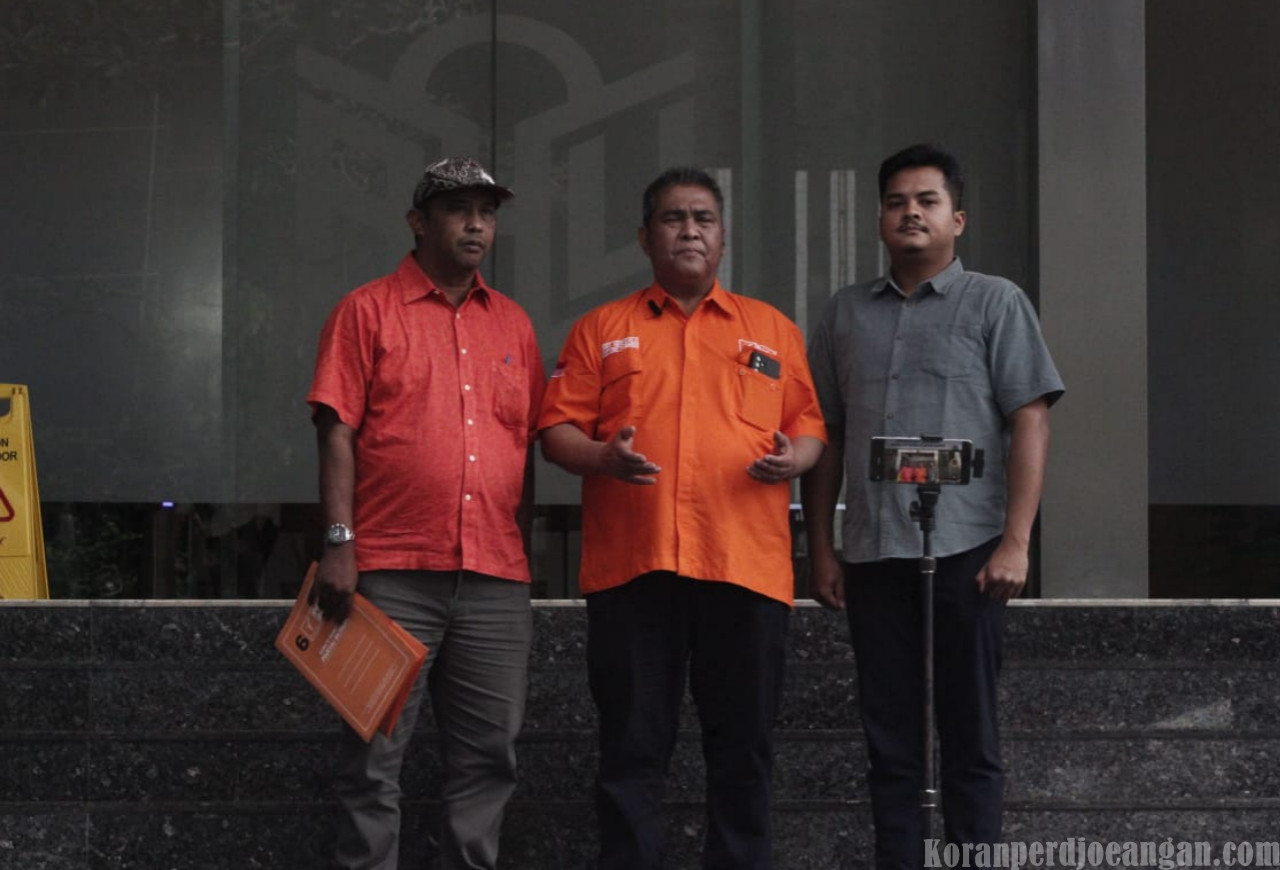 Sekjen Partai Buruh Serahkan Dokumen Hasil Kongres ke Kementerian Hukum