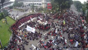 Marwah Konstitusi di Pasundan: Mengapa Intervensi Disnaker Jabar dalam UMSK Adalah Ancaman bagi Demokrasi?