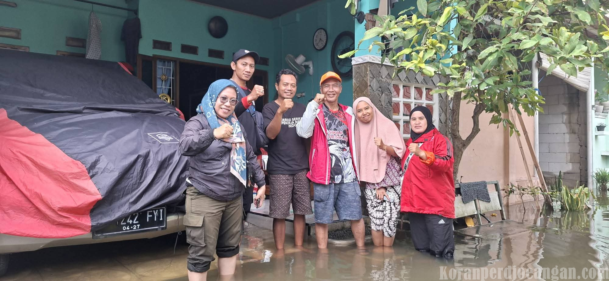 KC FSPMI Bekasi Terjunkan Tim Tagana & Garda Metal ke 4 Titik Bencana Banjir