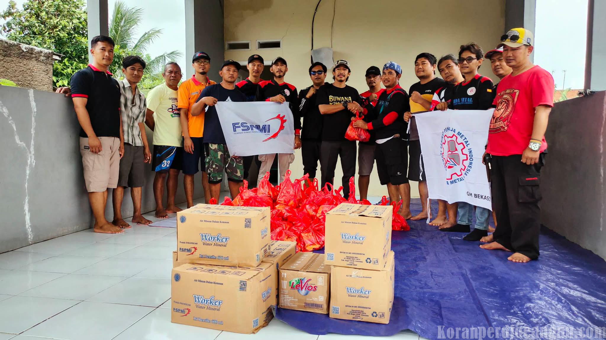 FSPMI Bekasi Kirimkan Bantuan ke 7 Lokasi Bencana Banjir