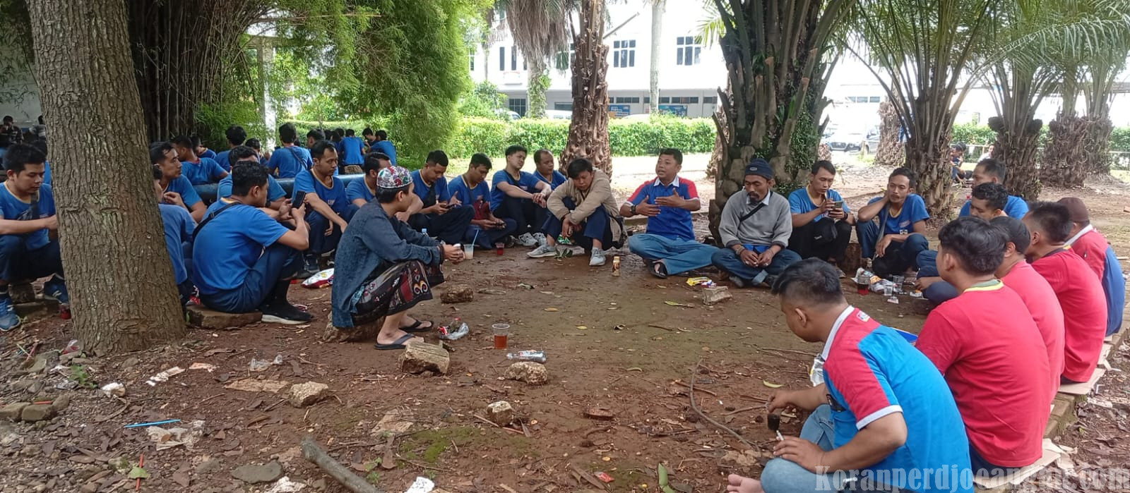 Serikat FSPMI PT Indomarco Prismatama Bogor Gelar Konsolidasi Rutin Usai Salat Jumat