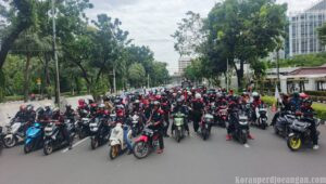 Bergabung dengan Buruh Jawa Barat, Massa FSPMI Bekasi Ikuti Konvoi ke Istana Negara