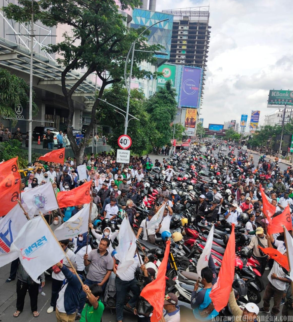 Buruh PT PAKERIN Desak LPS Tak Lindungi Bank Prima, 2.000 Karyawan Terancam PHK