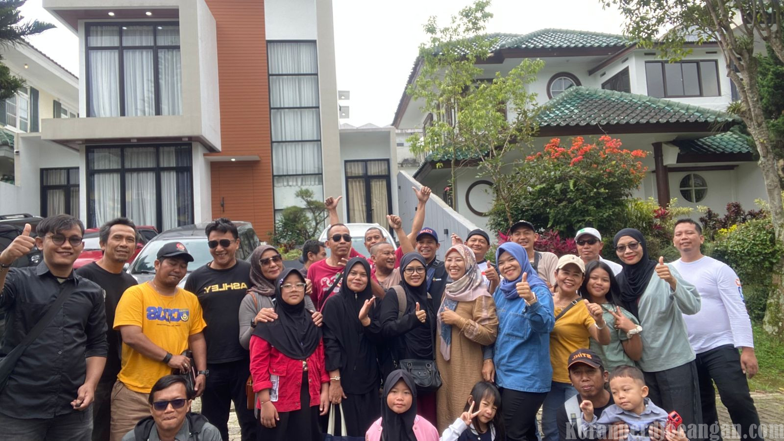 Refreshing Course Pengurus RW Perumahan Mega Regency Blok J : Sehat Kuat dan Luar Biasa