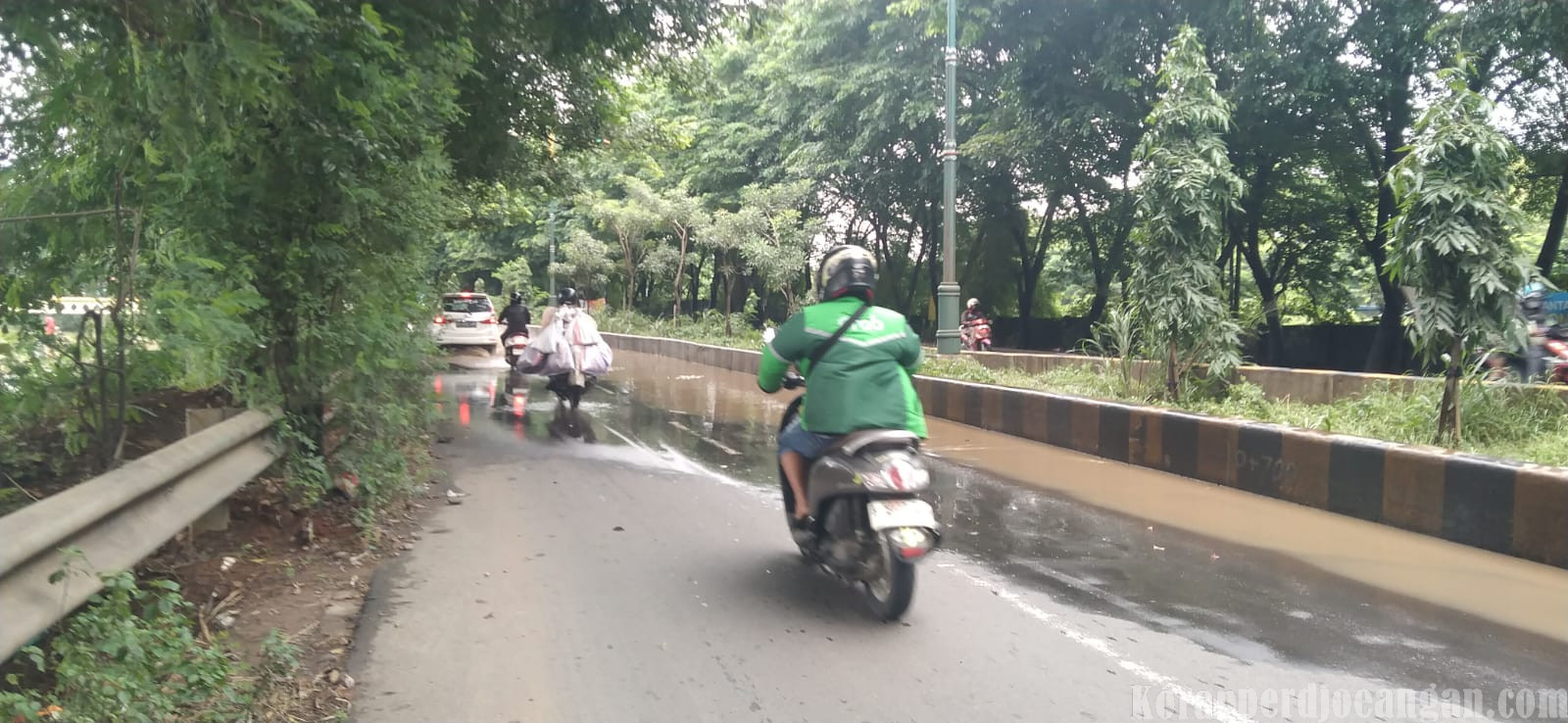 Jalan Inspeksi Kalimalang Masih Tergenang, Waspada Kemacetan