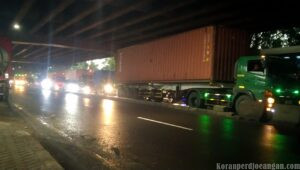 Banjir di Cibitung Cikarang dan Hujan Lebat Sebabkan Kemacetan Panjang