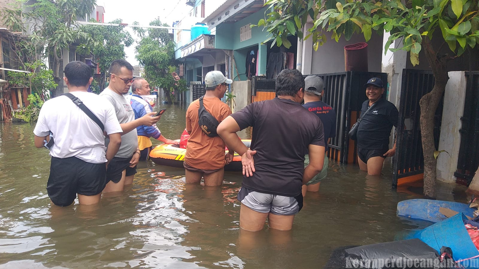 FSPMI PT. Kyosha Indonesia Distribusikan Bantuan untuk Masyarakat Terdampak Banjir di Puri Cikarang Hijau
