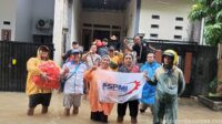 Tim Tagana FSPMI Bekasi Bantu Korban Bencana Banjir di Perumahan Villa Mutiara Cibitung