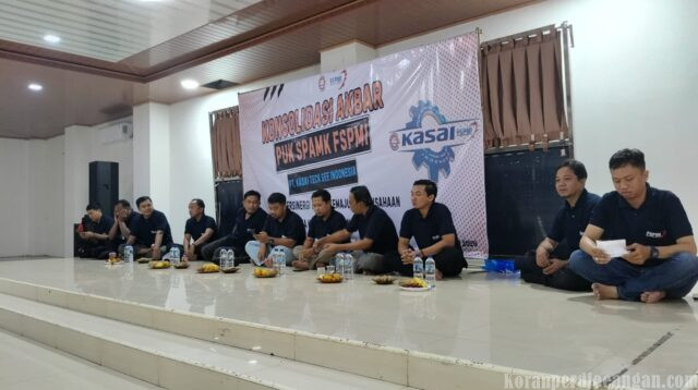 Tak Peduli Hujan dan Banjir, PUK SPAMK FSPMI PT KTSI Buktikan “Susah Senang Ya Solidarity”