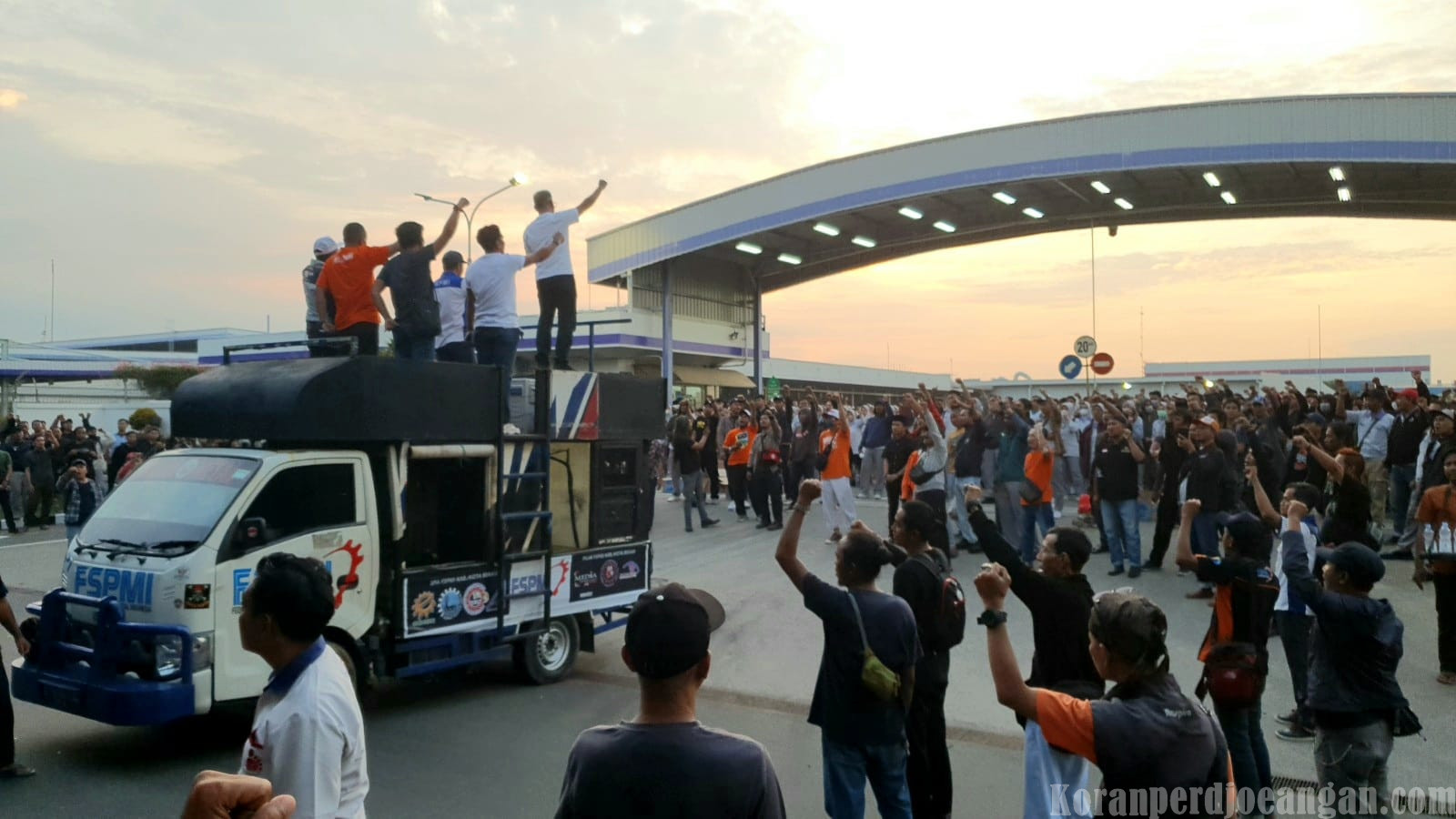 Perjuangan Serikat Pekerja Adalah Perjuangan Suci dan Mulia