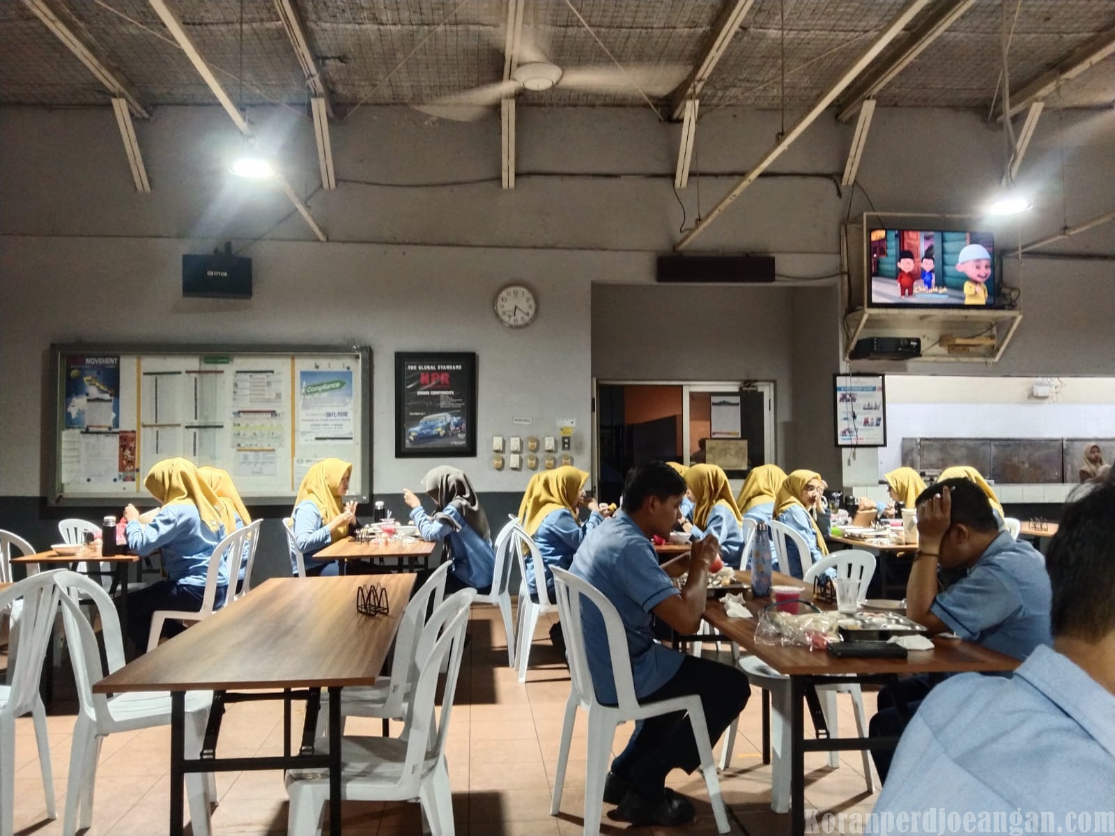 Perdana Buka Puasa, Pekerja PT. NTRI Sambut Dengan Kegembiraan