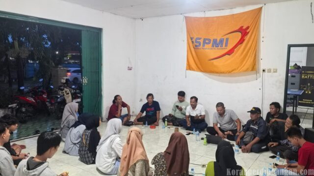 Tiga Hari Jelang Ramadhan, Ratusan Buruh Outsourcing Pabrik Mie Sedap Datangi Basecamp Serikat