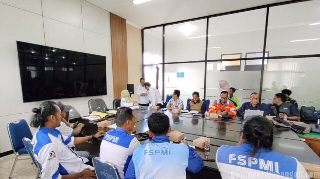 Keluar dari Mulut Harimau, Masuk ke Mulut Buaya: Pekerja Lepas dari Vendor Lama, Kini Tertekan Skema Kontrak Vendor Baru