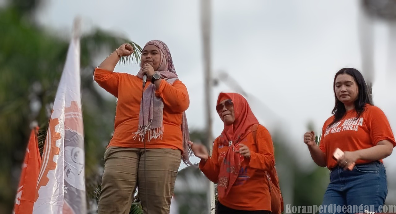 IWD di Depan DPR: Perempuan Partai Buruh Desak Negara Segera Ratifikasi Konvensi ILO C190